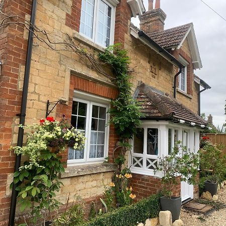 Studley  Sunshine Cottage מראה חיצוני תמונה