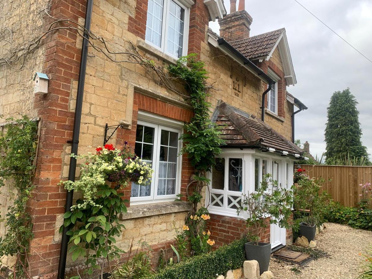 Studley  Sunshine Cottage מראה חיצוני תמונה