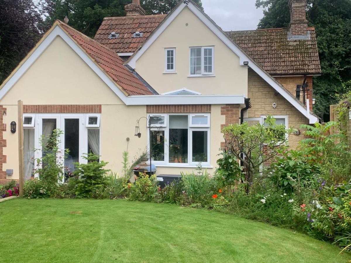 Studley  Sunshine Cottage מראה חיצוני תמונה