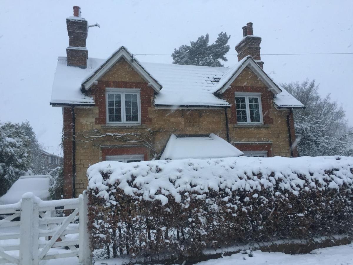Studley  Sunshine Cottage מראה חיצוני תמונה